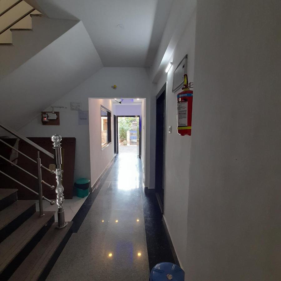 Garden Guest House Near Rene Tower Ruby General Hospital Calcutta Exteriör bild