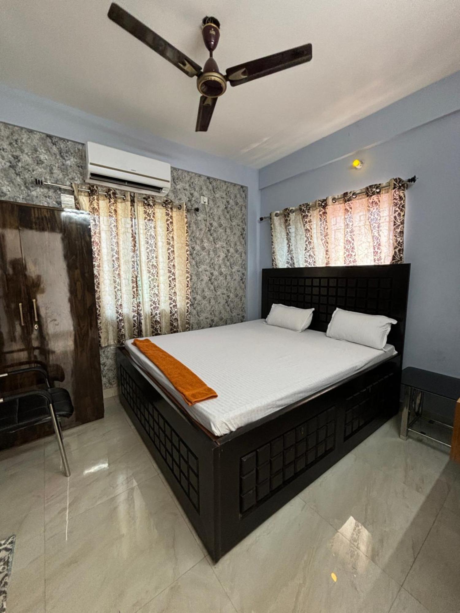 Garden Guest House Near Rene Tower Ruby General Hospital Calcutta Exteriör bild