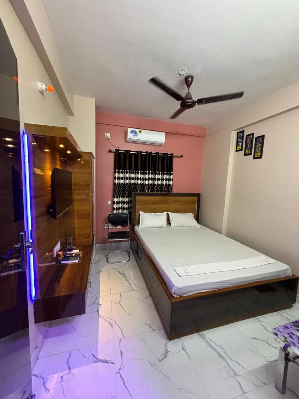 Garden Guest House Near Rene Tower Ruby General Hospital Calcutta Exteriör bild